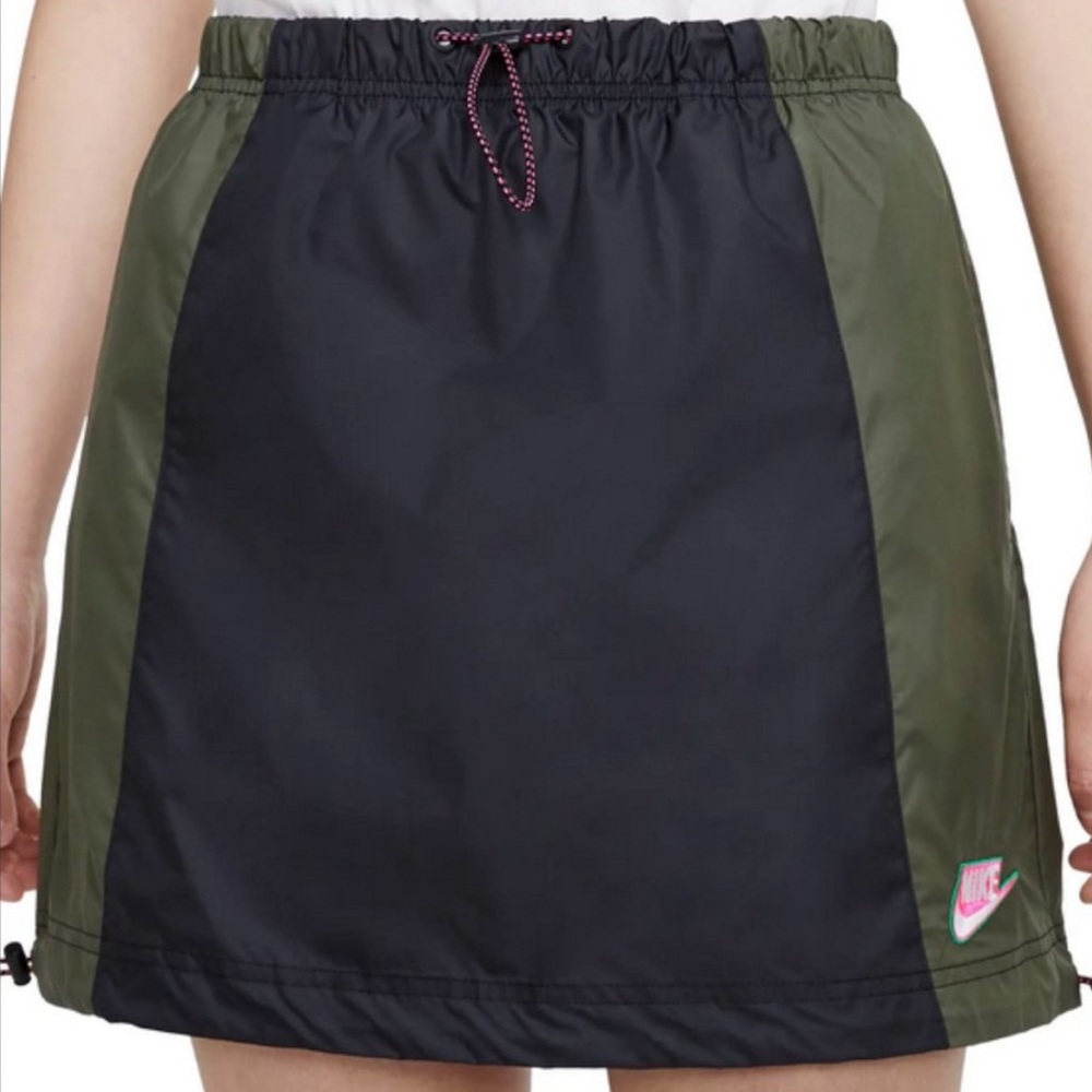 Nike Icon Clash Colorblock Drawstring Skirt